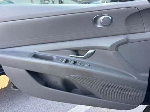 Used 2021 Hyundai Elantra SEL FWD image 11