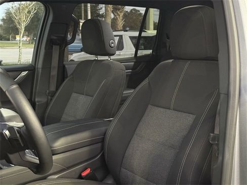 Used 2025 GMC Acadia Elevation image 17