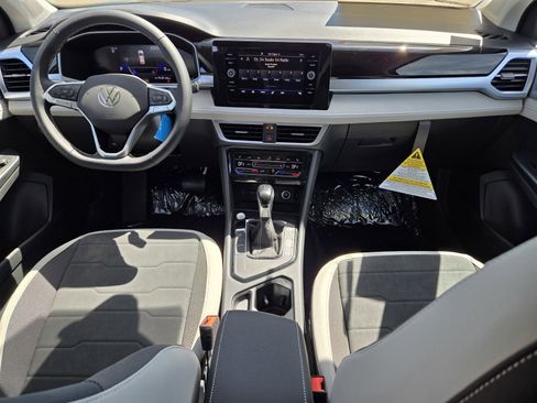 New 2025 Volkswagen Taos SE image 9