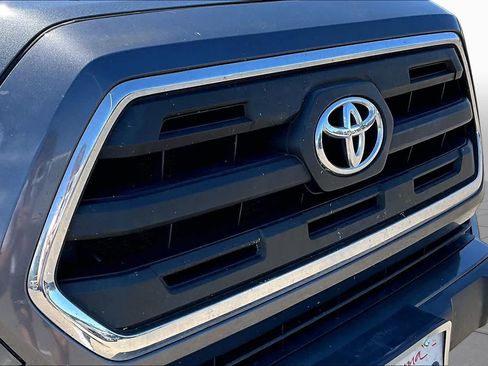 Used 2017 Toyota Tacoma SR5 AWD/4WD image 29