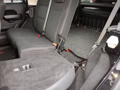 Used 2018 Jeep Wrangler Unlimited Sport S image 35