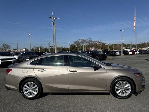 Used 2024 Chevrolet Malibu LT image 2