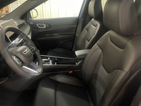 New 2026 Jeep Compass Latitude image 12