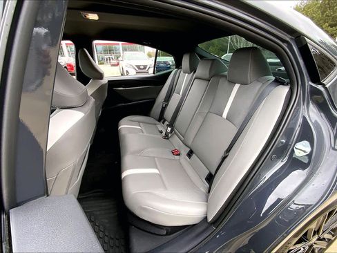 Used 2025 Toyota Camry SE w/ Convenience Package image 20