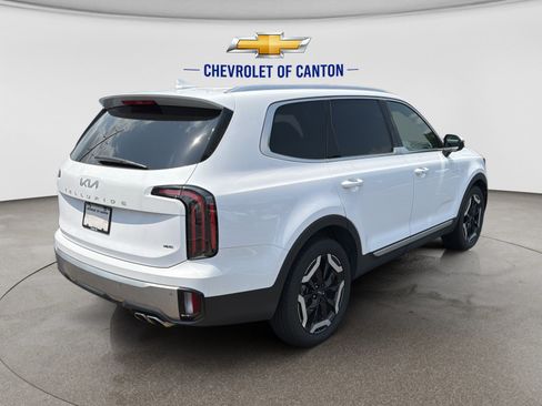 Used 2023 Kia Telluride EX w/ EX Captain's Chair Package AWD/4WD image 5