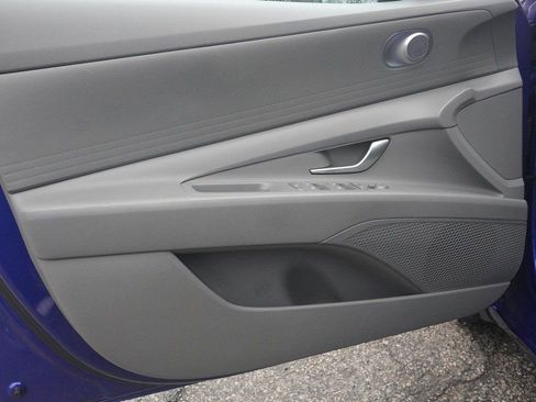 Used 2023 Hyundai Elantra SEL image 17