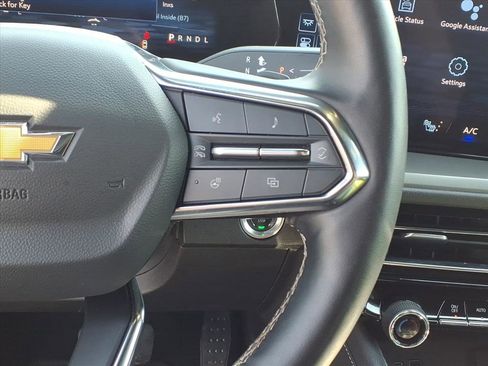 Used 2024 Chevrolet Traverse LT image 16