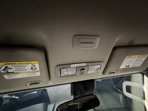 Certified 2022 Nissan Frontier S image 31