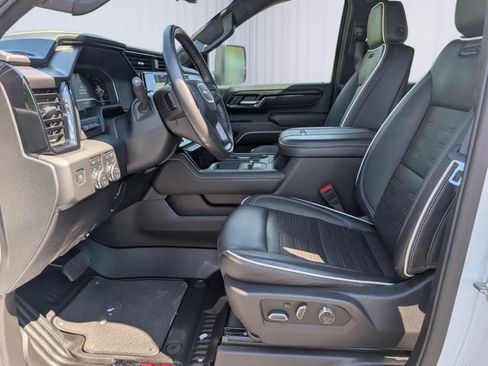 Used 2025 GMC Sierra 2500 AT4X AWD/4WD image 19