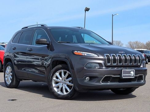 Used 2017 Jeep Cherokee Limited image 29