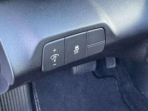 Used 2025 Hyundai Elantra SEL image 17