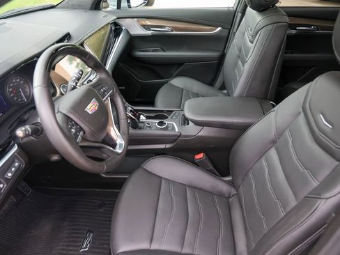 Certified 2025 Cadillac XT6 Premium Luxury w/ Platinum Package AWD/4WD image 9