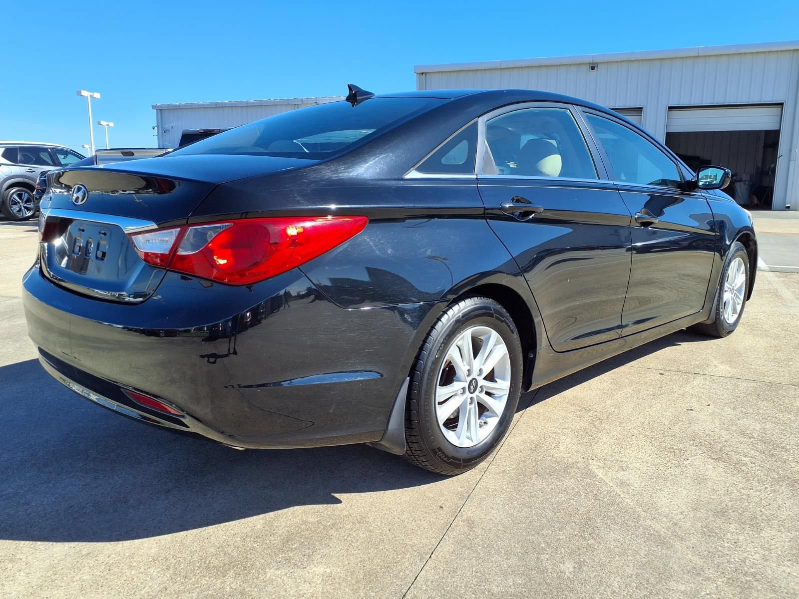 Used 2012 Hyundai Sonata GLS w/ Popular Equipment Pkg FWD image 2