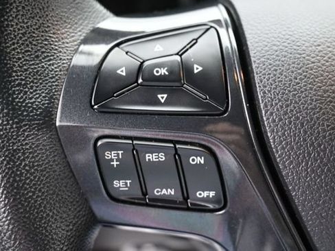 Used 2018 Ford Explorer XLT w/ Equipment Group 202A FWD image 18