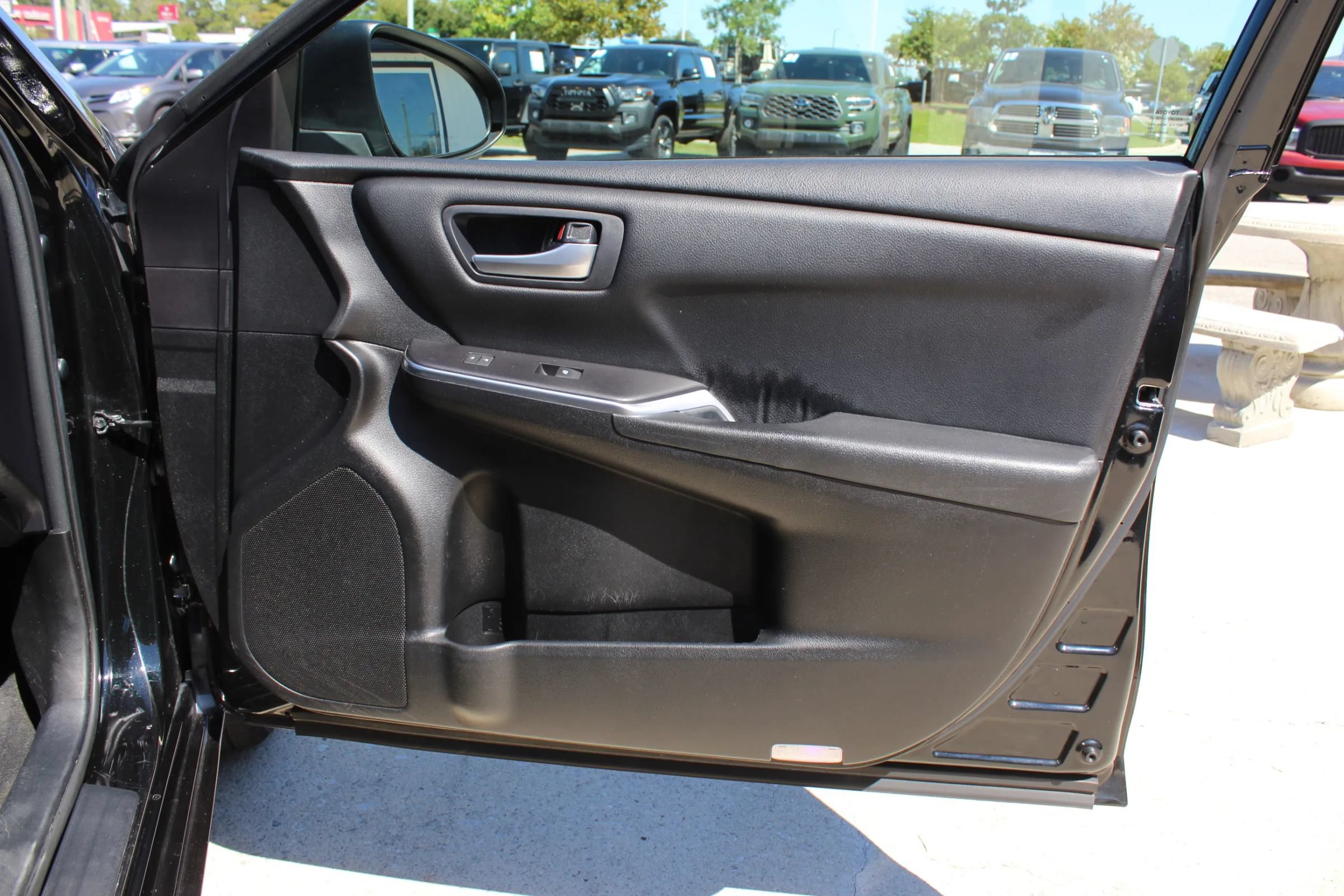 Used 2016 Toyota Camry LE FWD image 24