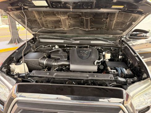 Used 2020 Toyota Tacoma SR5 AWD/4WD image 31