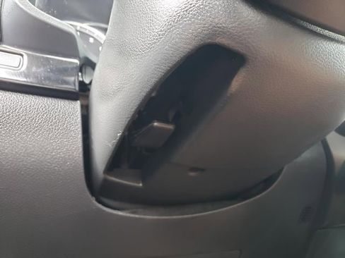 Used 2022 Nissan Titan SV image 25