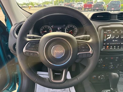 Used 2022 Jeep Renegade Latitude w/ Convenience Group AWD/4WD image 18