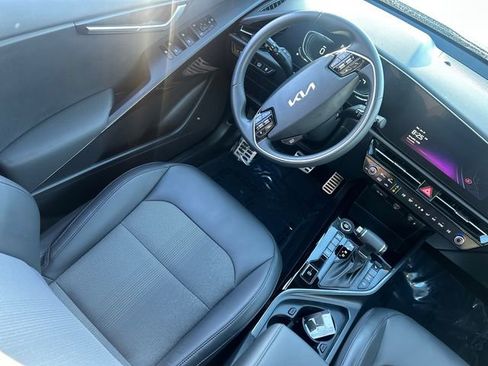 Used 2024 Kia Niro EX Touring image 18