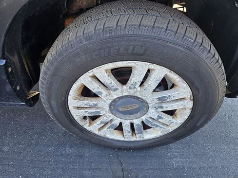 Used 2012 Lincoln Navigator 4WD image 24