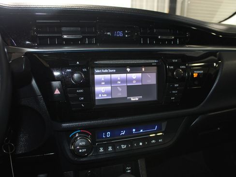 Used 2016 Toyota Corolla LE FWD image 14