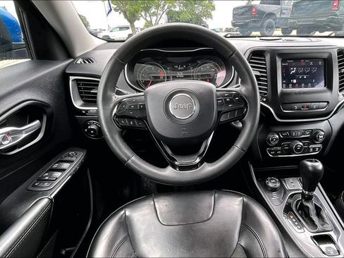 Used 2021 Jeep Cherokee Latitude Plus AWD/4WD image 5