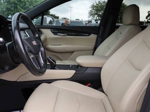 Used 2018 Cadillac XT5 FWD image 13