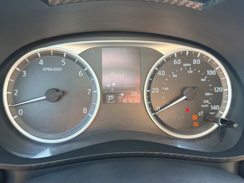 Used 2022 Nissan Versa S FWD image 23