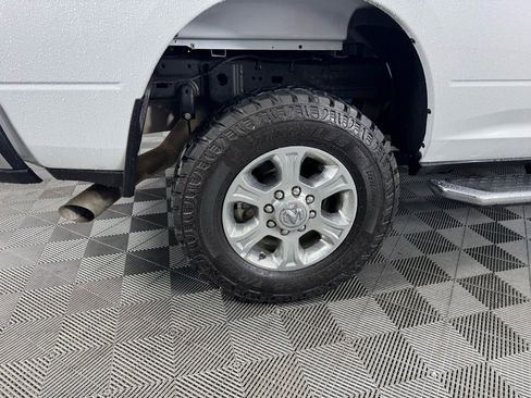 Used 2025 RAM 2500 Big Horn AWD/4WD image 35