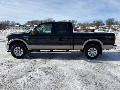 Used 2010 Ford F250 Lariat image 2