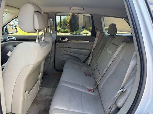 Used 2011 Jeep Grand Cherokee Laredo AWD/4WD image 14