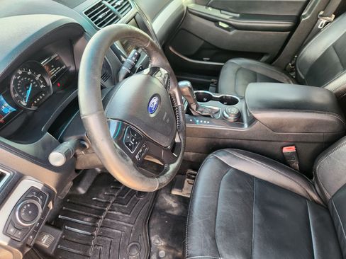 Used 2016 Ford Explorer XLT w/ Equipment Group 202A AWD/4WD image 14