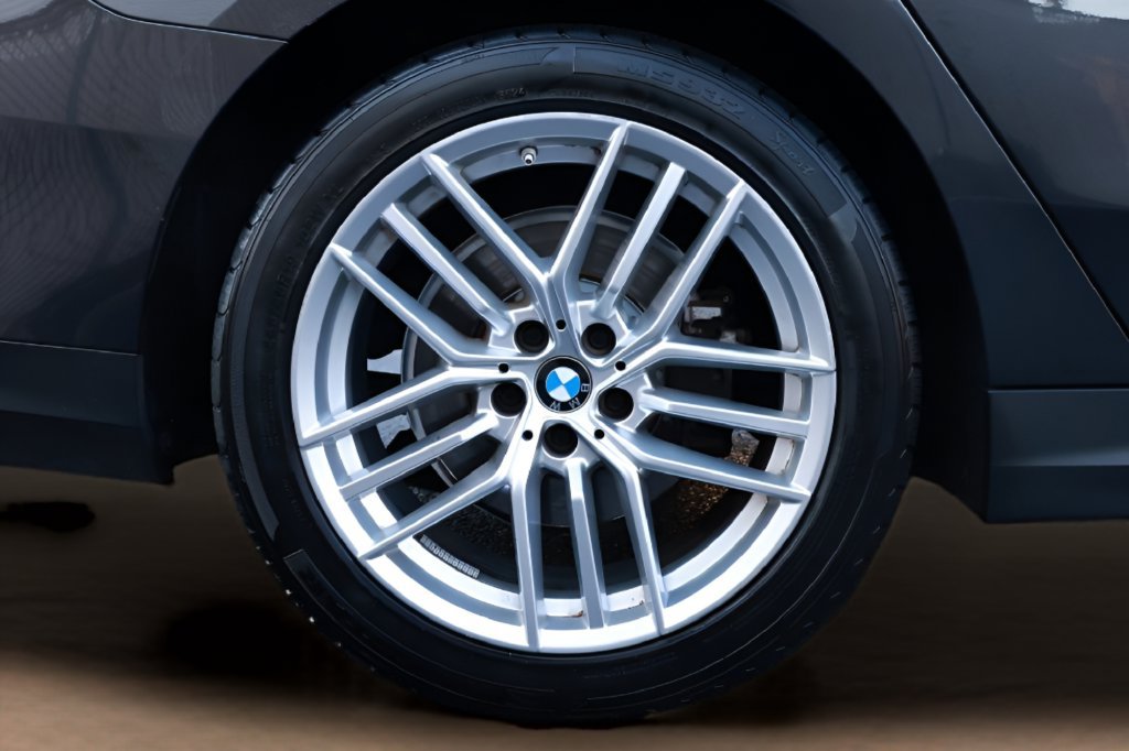 Used 2025 BMW 530i RWD image 39