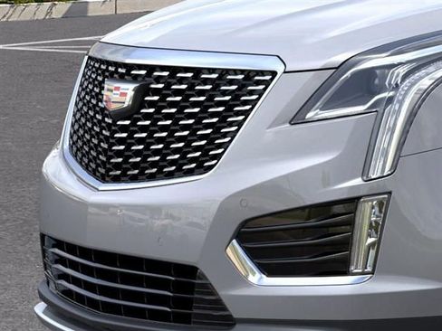 Certified 2025 Cadillac XT5 Premium Luxury w/ LPO, Floor Liner Package AWD/4WD image 13