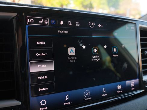 Used 2023 Chrysler Pacifica Touring-L FWD image 23