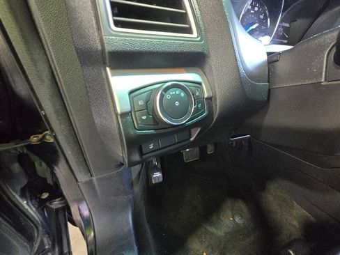 Used 2016 Ford Explorer XLT w/ Equipment Group 202A AWD/4WD image 13
