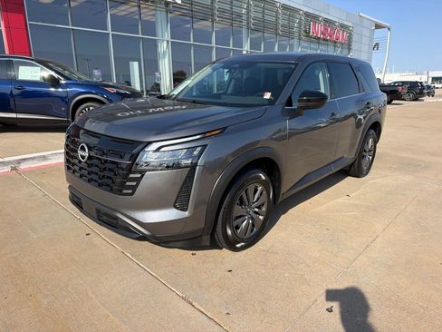 Used 2026 Nissan Pathfinder S AWD/4WD image 1