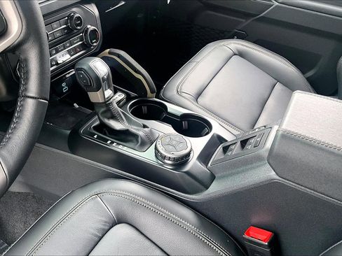 New 2025 Ford Bronco Badlands image 8