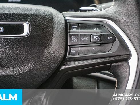 Used 2025 Jeep Grand Cherokee Altitude AWD/4WD image 29
