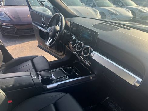 Used 2021 Mercedes-Benz GLB 250 4MATIC w/ Premium Package image 15
