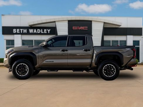 Used 2025 Toyota Tacoma TRD Off-Road AWD/4WD image 4