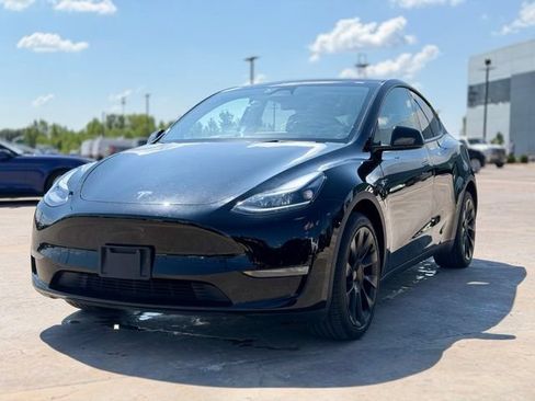 Used 2024 Tesla Model Y Long Range AWD/4WD image 2