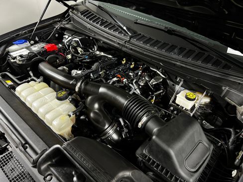 Used 2024 Ford Expedition XLT image 11