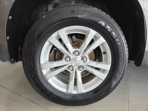 Used 2010 Chevrolet Equinox LT w/ Chrome Appearance Package FWD image 10