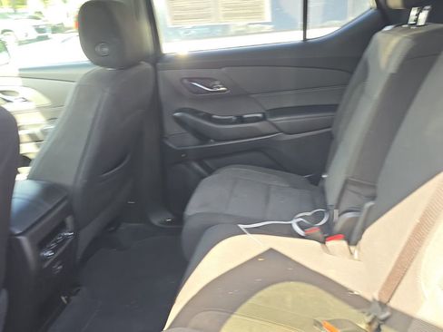 Used 2022 Chevrolet Traverse LT image 10