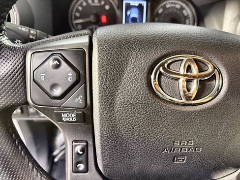 Used 2022 Toyota Tacoma TRD Off-Road image 36