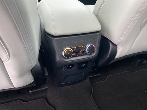Used 2025 Ford Explorer Platinum w/ Ultimate Package image 20