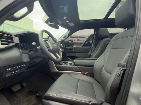 Used 2025 Toyota Tundra Limited AWD/4WD image 7
