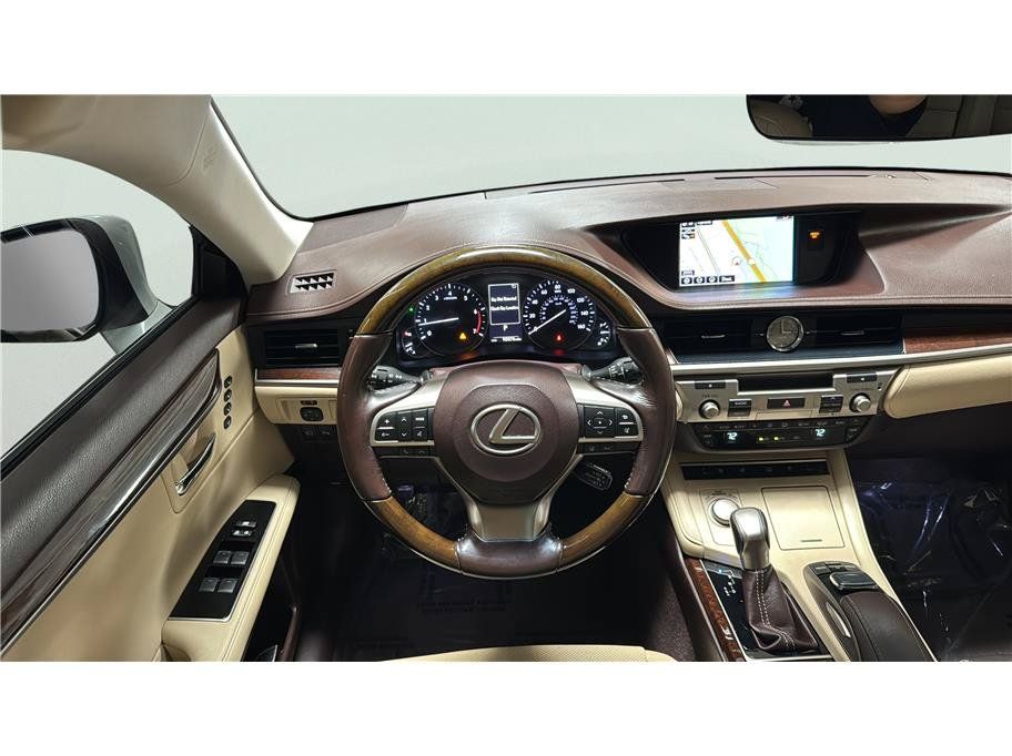 Used 2016 Lexus ES 350 w/ Luxury Package w/Wood Trim FWD image 29