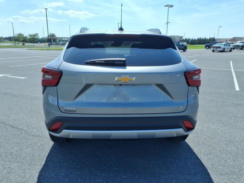 Certified 2024 Chevrolet Trax LT w/ LT Convenience Package FWD image 5